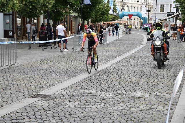 认为他还不 认为他还不